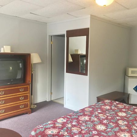 Economy Inn Alfred Екстериор снимка