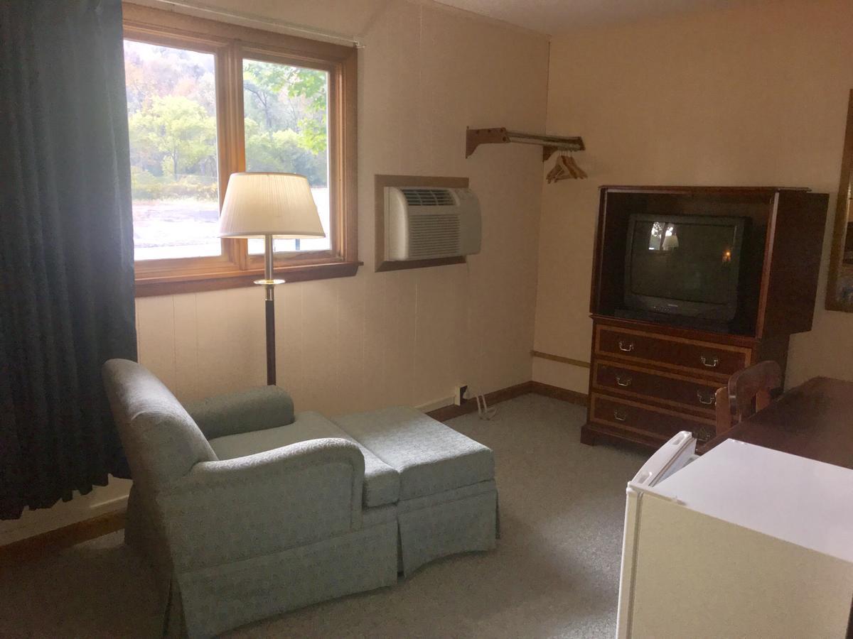 Economy Inn Alfred Екстериор снимка